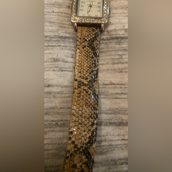 Cookie Lee Quartz Crystal Bezel Ladies Watch. - Picture 4 of 7